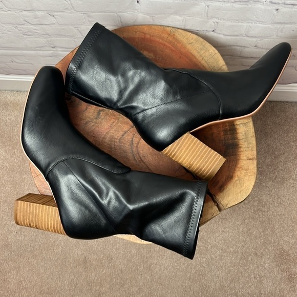 Silent D High Heel Careful Boots in Black - Picture 6 of 13